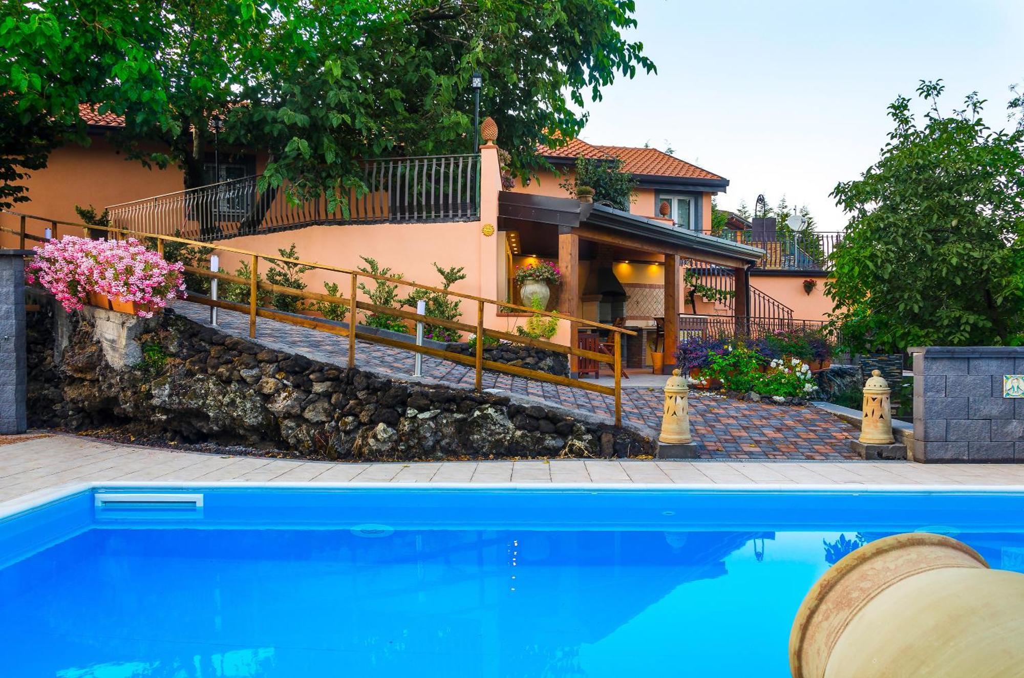 Villa Del Gelso Chalet Nel Parco Delletna 马斯卡利 外观 照片