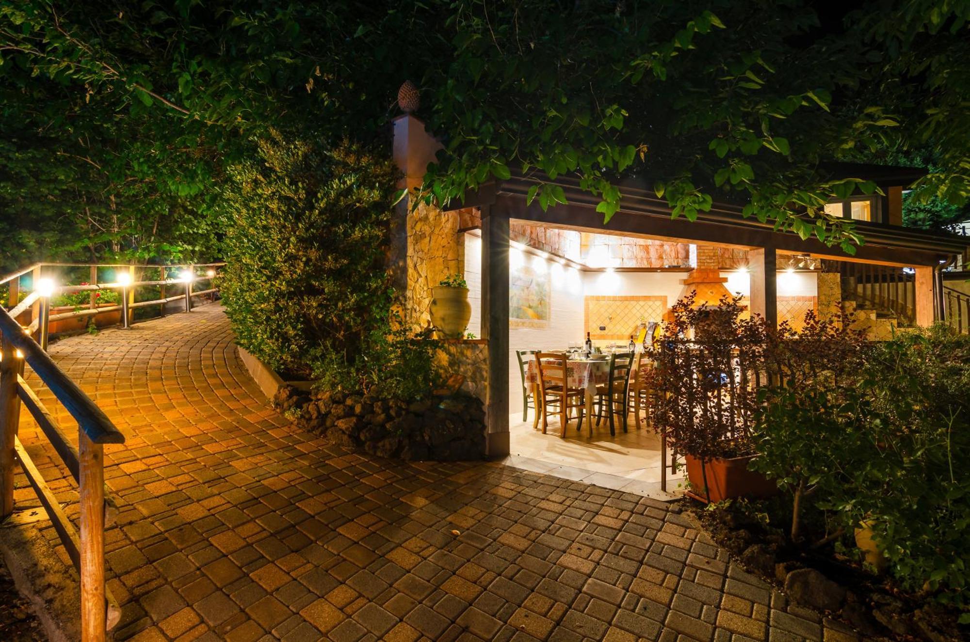 Villa Del Gelso Chalet Nel Parco Delletna 马斯卡利 外观 照片